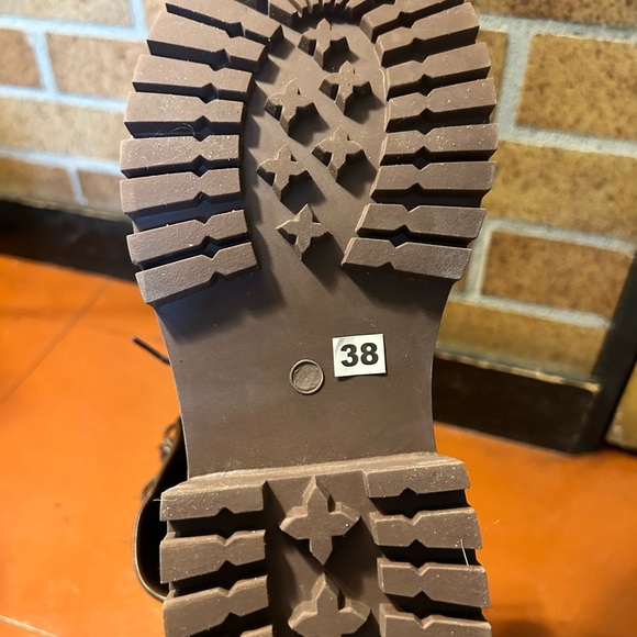 Brown Boots, size 38 (7 US) - Picture 5 of 6